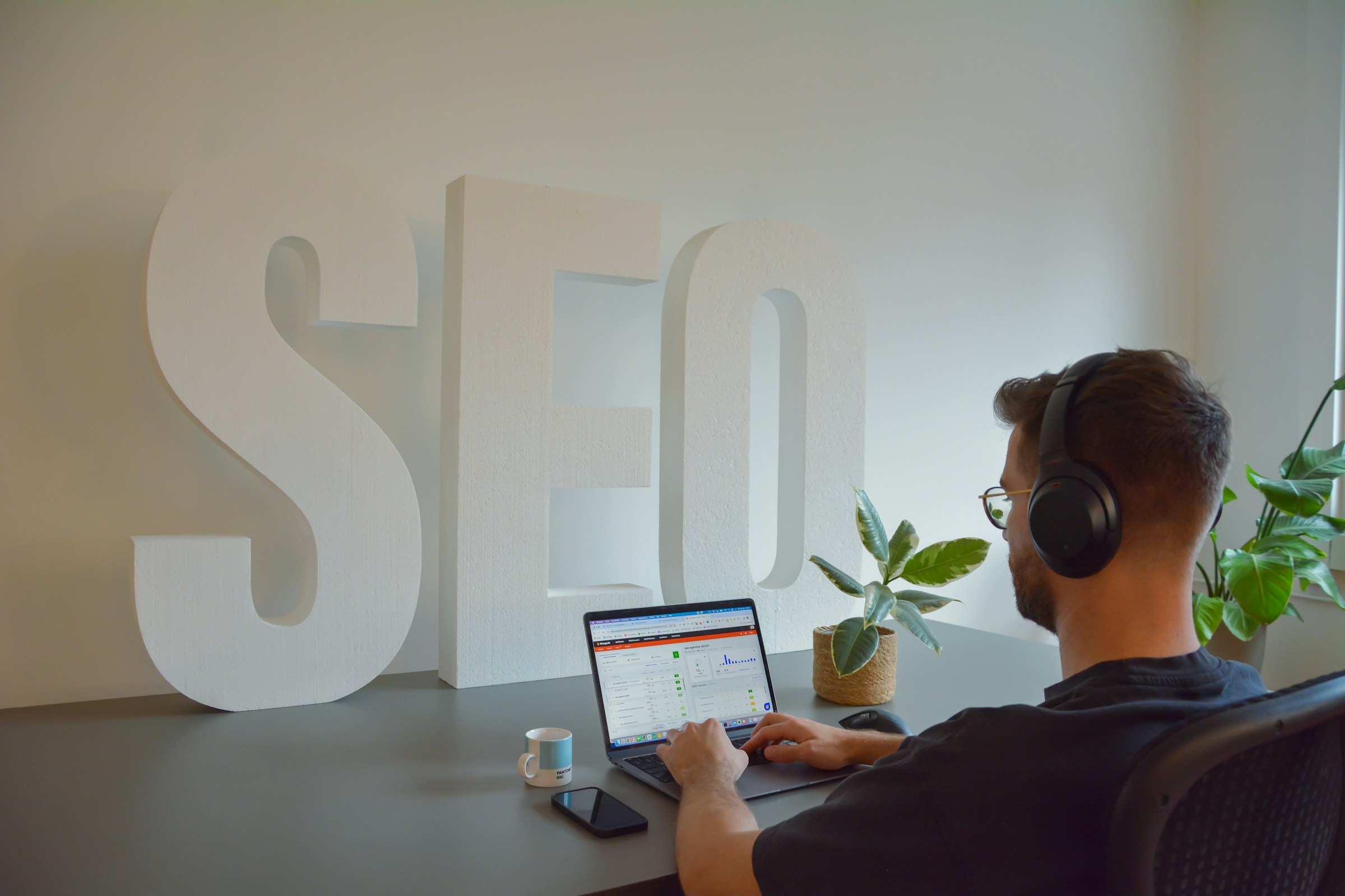 8 Best AI Powered SEO Tools in 2026 to Use